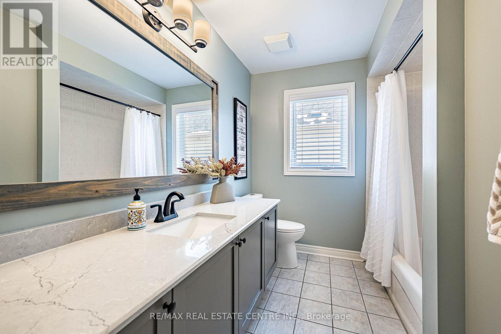 109 Mowat Crescent, Halton Hills (Georgetown), Ontario  L7G 6C7 - Photo 33 - W12898304