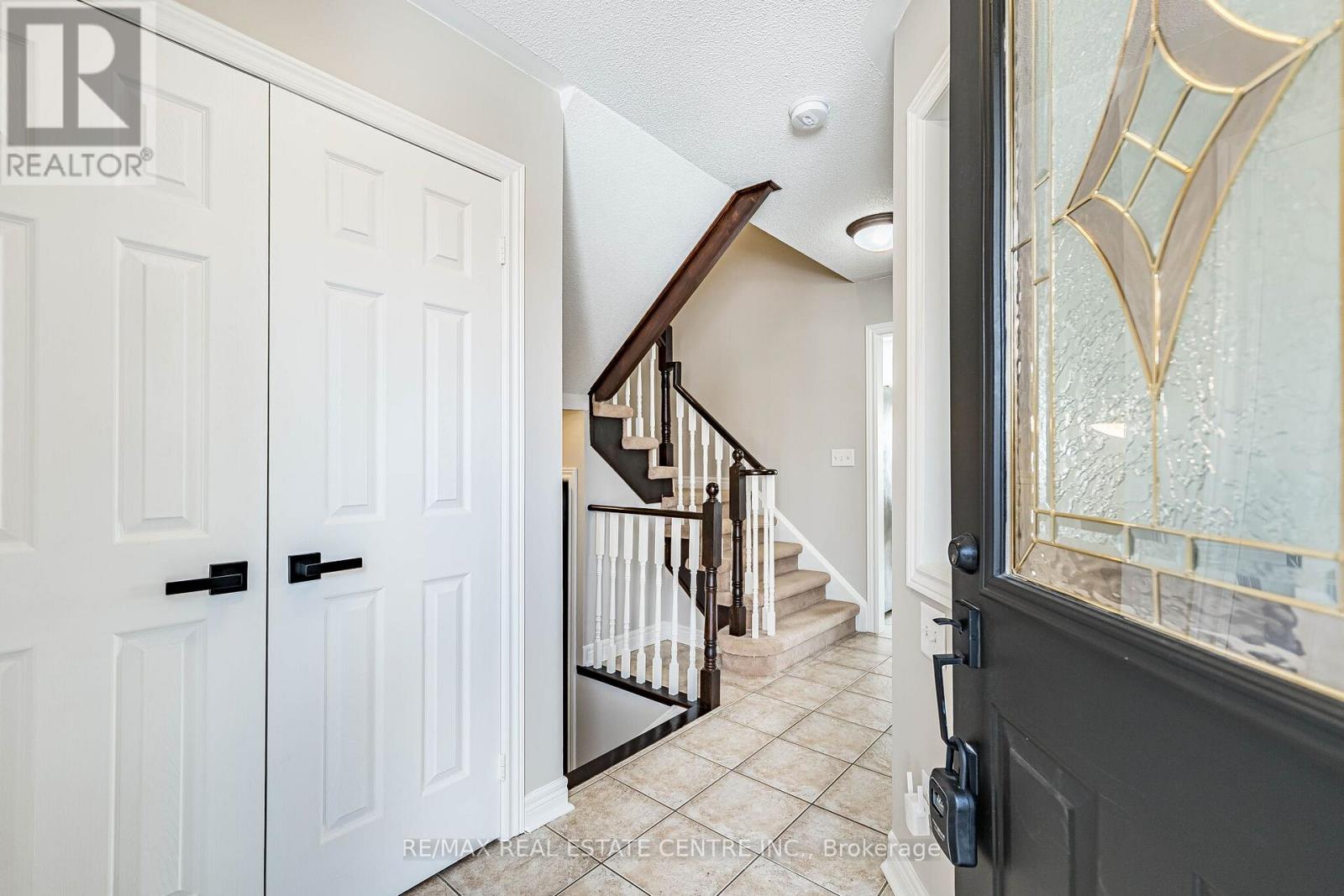 109 Mowat Crescent, Halton Hills (Georgetown), Ontario  L7G 6C7 - Photo 5 - W12898304