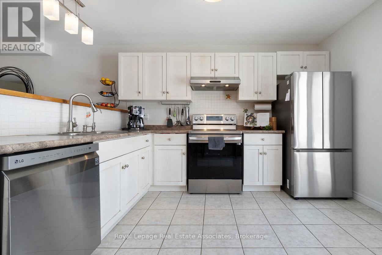 23 Rachlin Drive, Halton Hills (Ac Acton), Ontario  L7J 3A9 - Photo 11 - W12898860