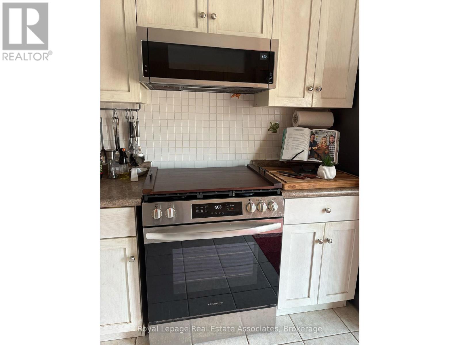 23 Rachlin Drive, Halton Hills (Ac Acton), Ontario  L7J 3A9 - Photo 12 - W12898860