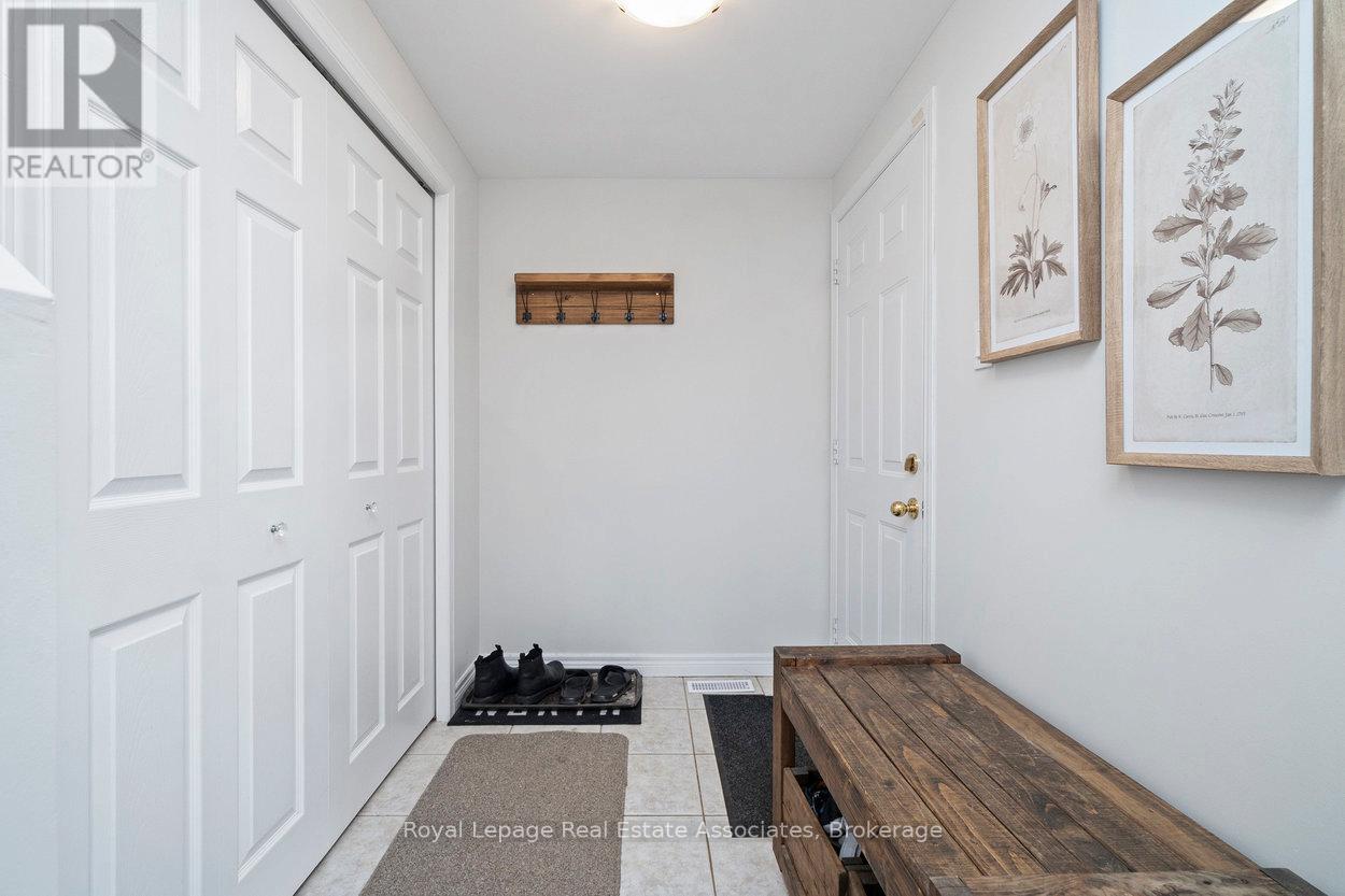 23 Rachlin Drive, Halton Hills (Ac Acton), Ontario  L7J 3A9 - Photo 5 - W12898860