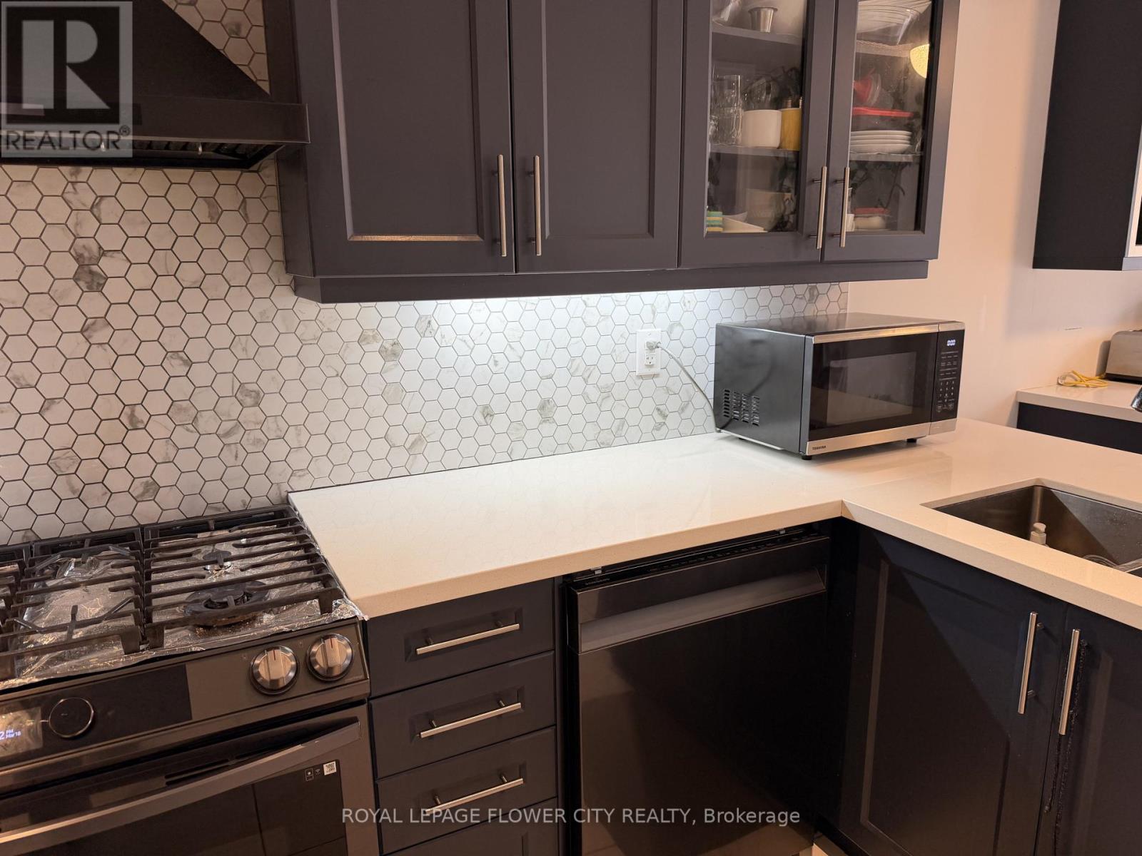 7 Overstone Road, Halton Hills (Georgetown), Ontario  L7G 0N5 - Photo 12 - W12899396