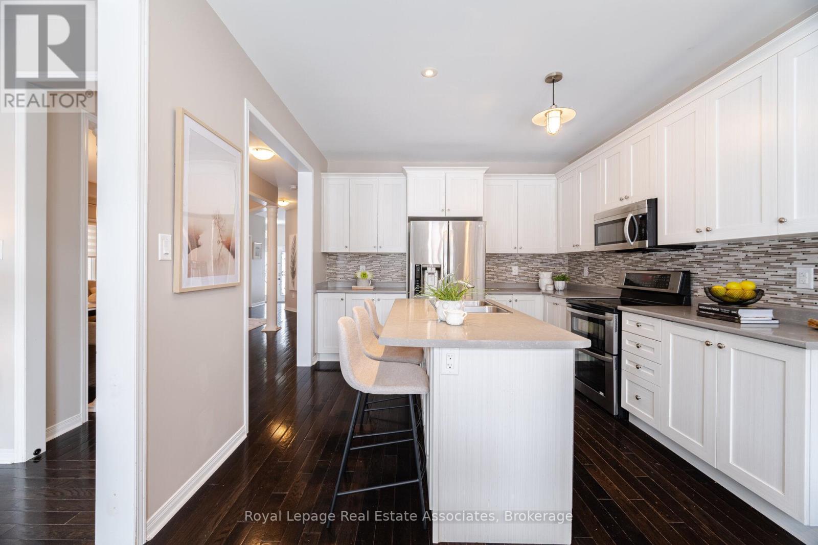 39 Wildflower Lane, Halton Hills (Georgetown), Ontario  L7G 0H8 - Photo 11 - W12901852