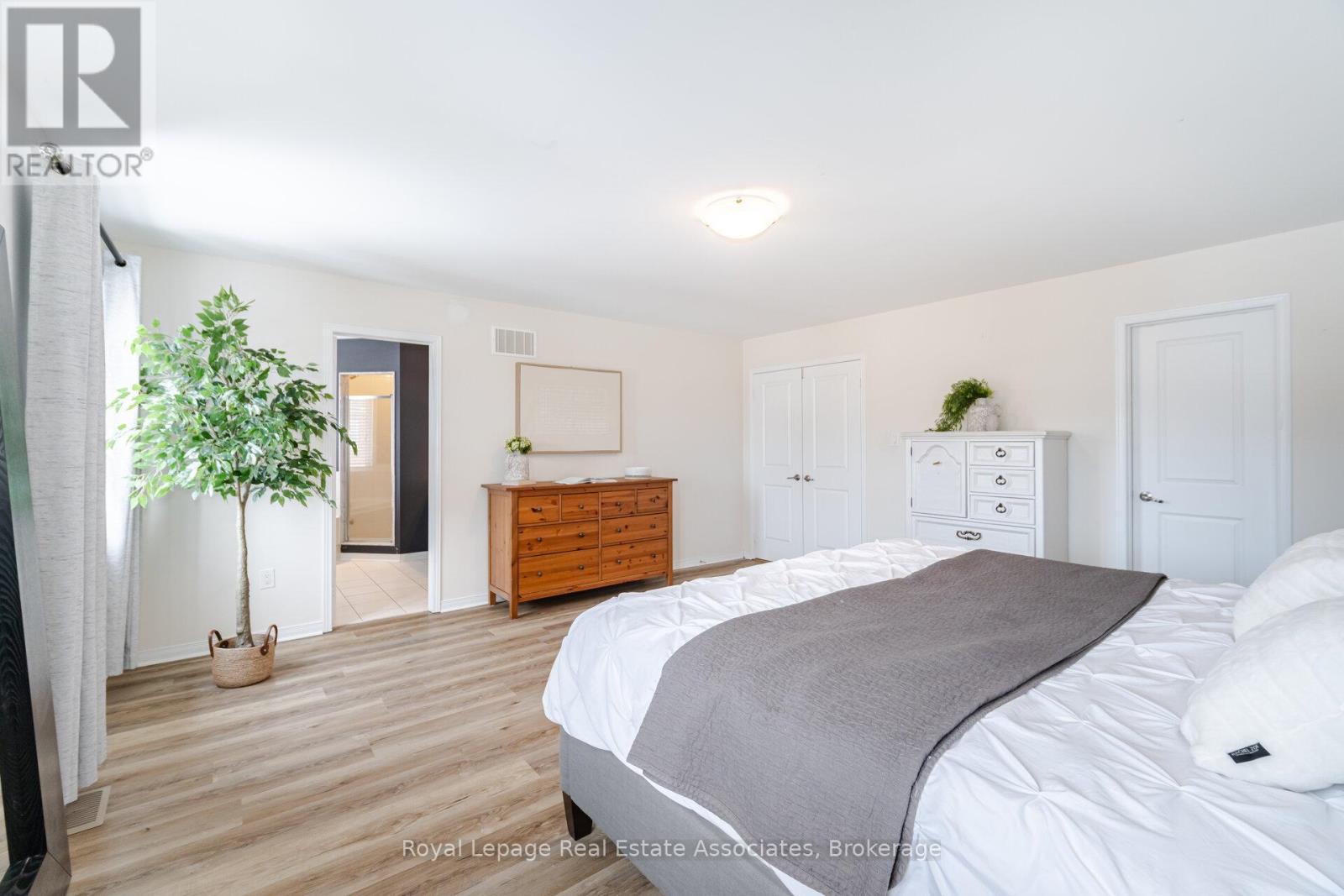 39 Wildflower Lane, Halton Hills (Georgetown), Ontario  L7G 0H8 - Photo 23 - W12901852