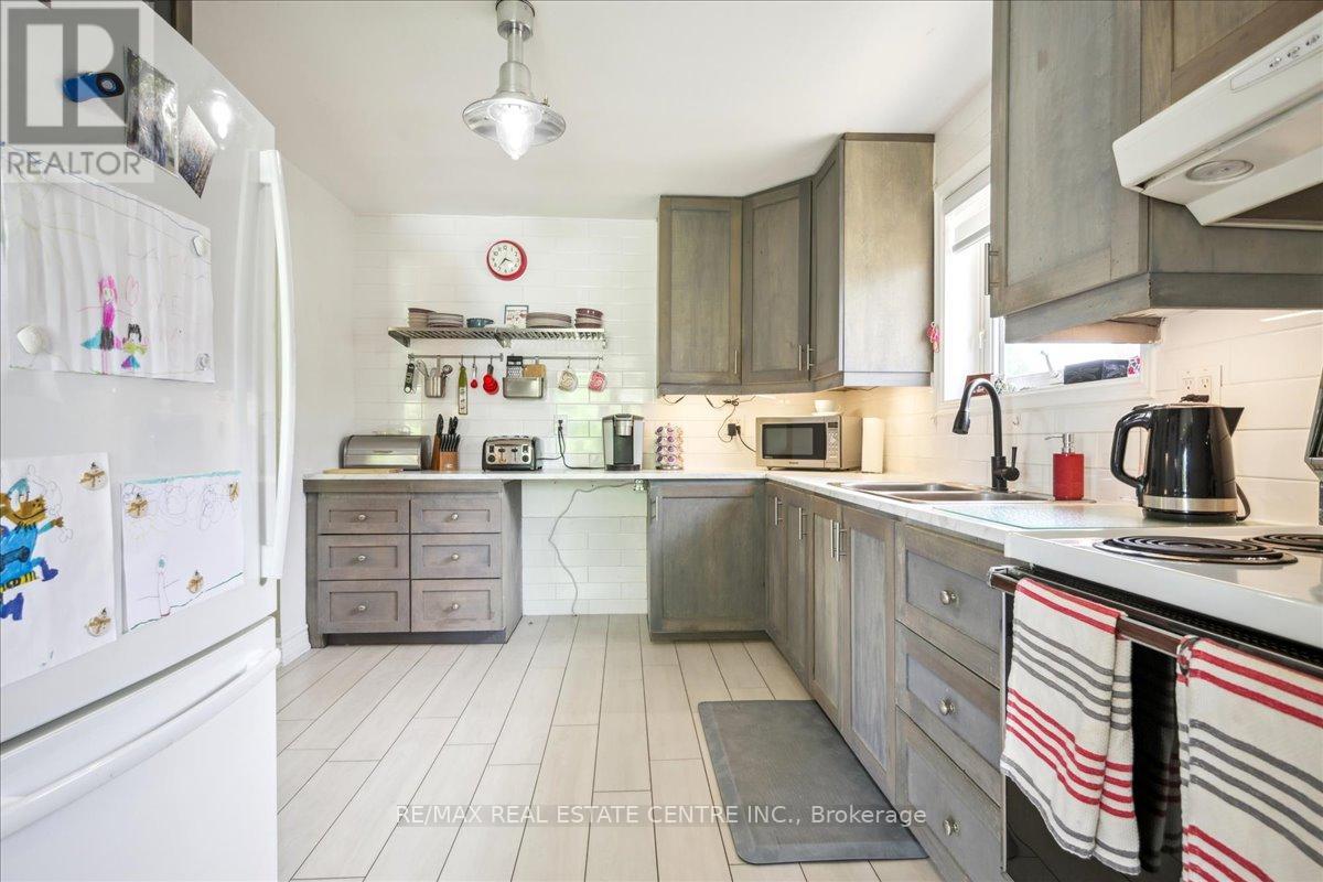 74 Mountainview Road S, Halton Hills (Georgetown), Ontario  L7G 4K5 - Photo 16 - W12903236