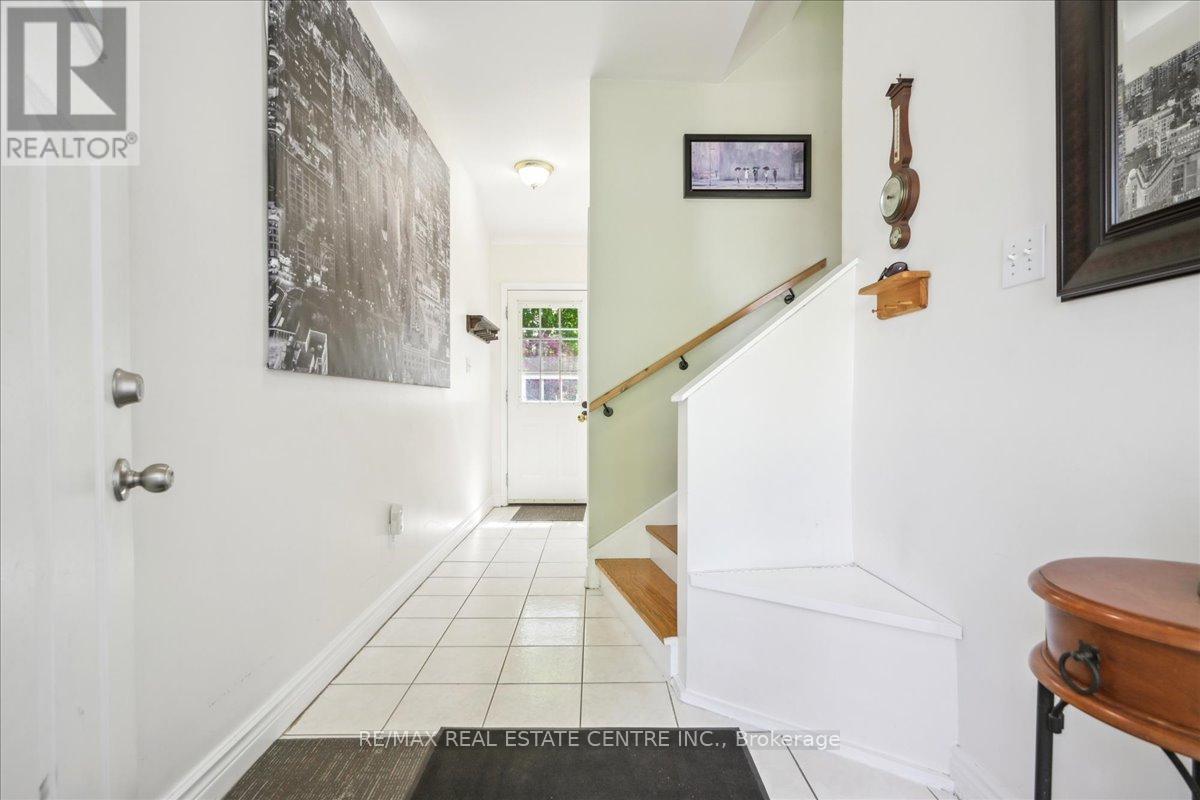 74 Mountainview Road S, Halton Hills (Georgetown), Ontario  L7G 4K5 - Photo 6 - W12903236