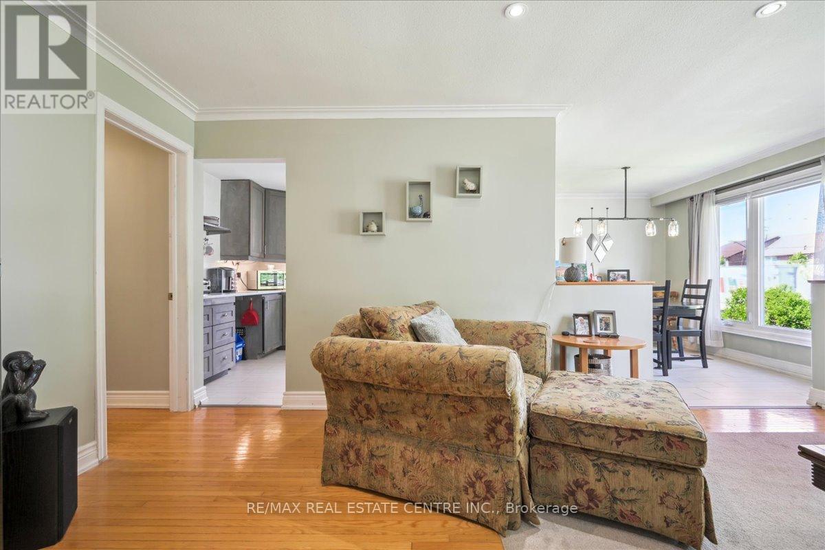 74 Mountainview Road S, Halton Hills (Georgetown), Ontario  L7G 4K5 - Photo 9 - W12903236