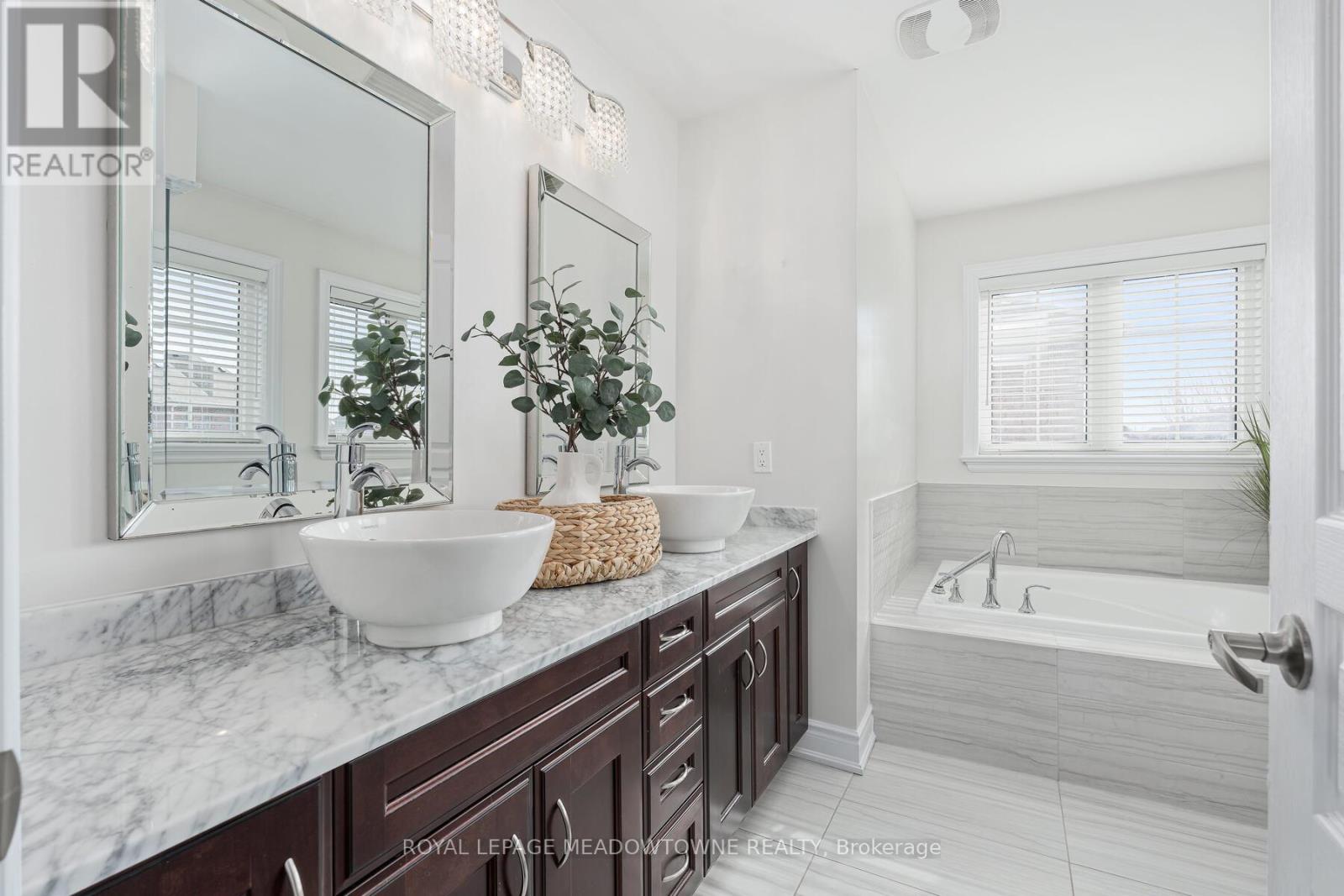 67 Hidden Lake Trail, Halton Hills (Georgetown), Ontario  L7G 0K6 - Photo 23 - W12903366