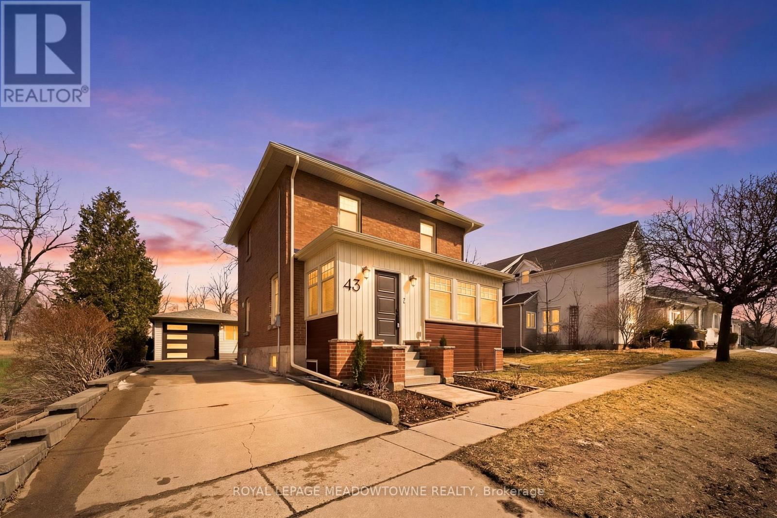 43 Frederick Street, Halton Hills (Ac Acton), Ontario  L7J 2B9 - Photo 1 - W12904000