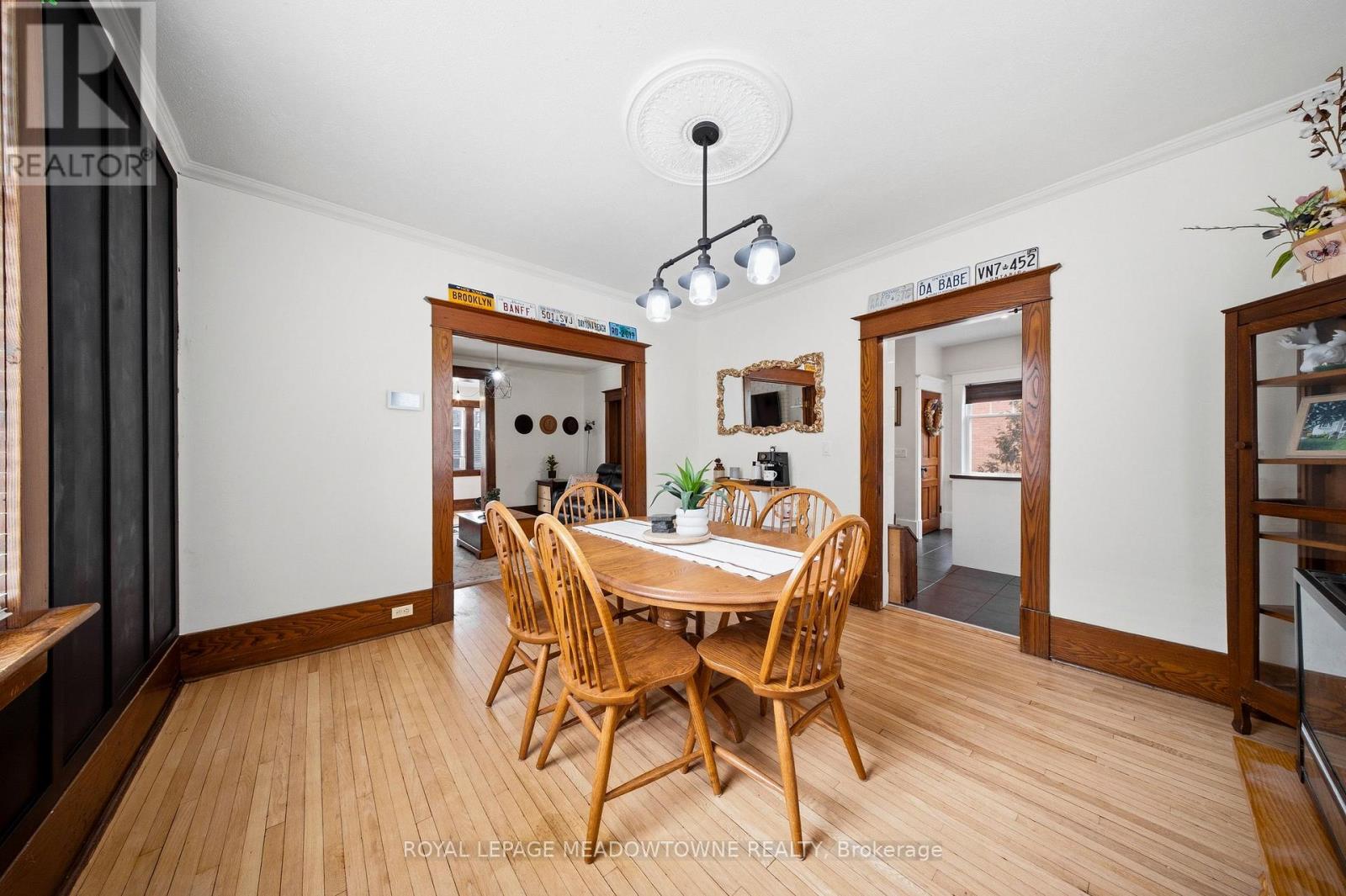 43 Frederick Street, Halton Hills (Ac Acton), Ontario  L7J 2B9 - Photo 16 - W12904000