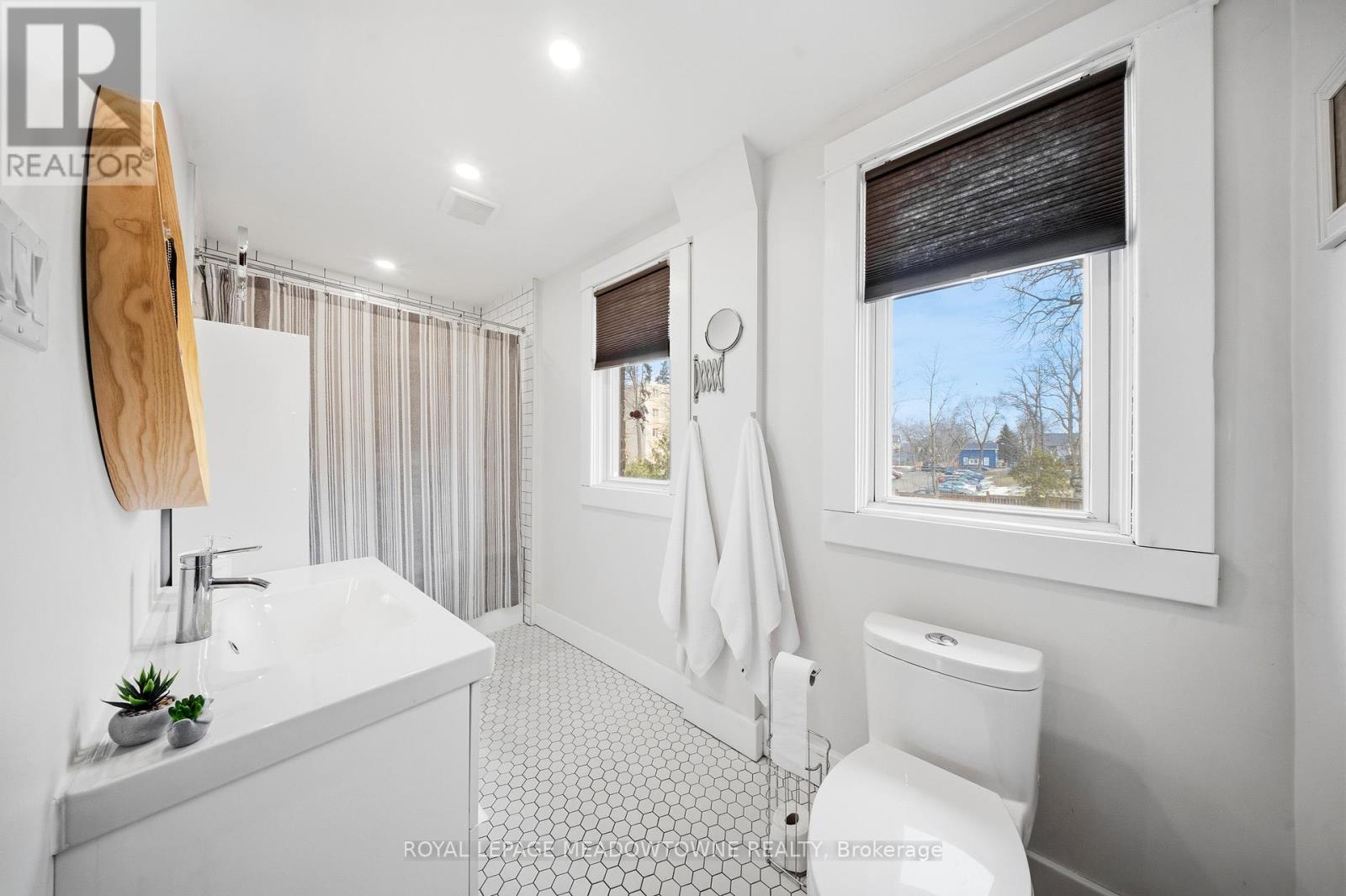 43 Frederick Street, Halton Hills (Ac Acton), Ontario  L7J 2B9 - Photo 34 - W12904000