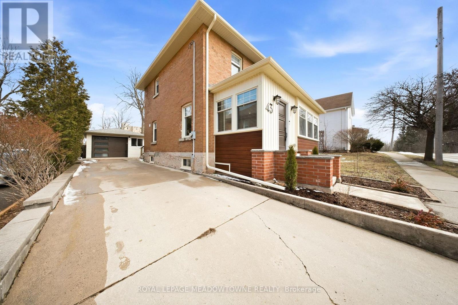 43 Frederick Street, Halton Hills (Ac Acton), Ontario  L7J 2B9 - Photo 7 - W12904000