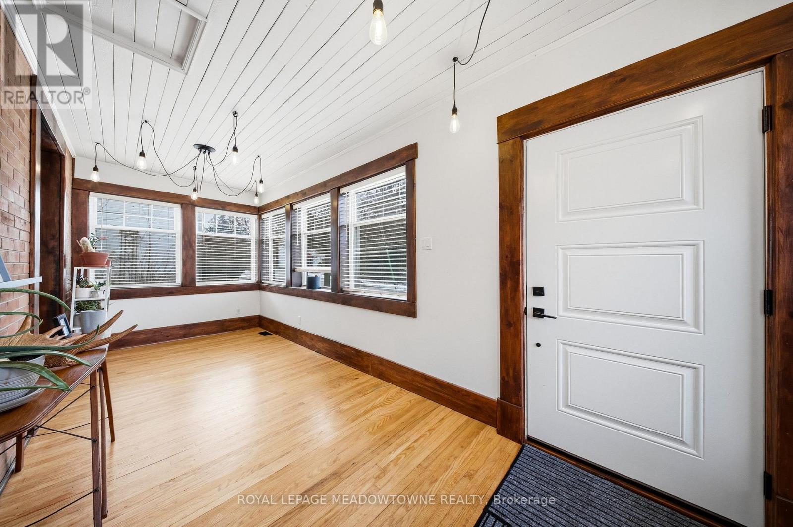 43 Frederick Street, Halton Hills (Ac Acton), Ontario  L7J 2B9 - Photo 8 - W12904000