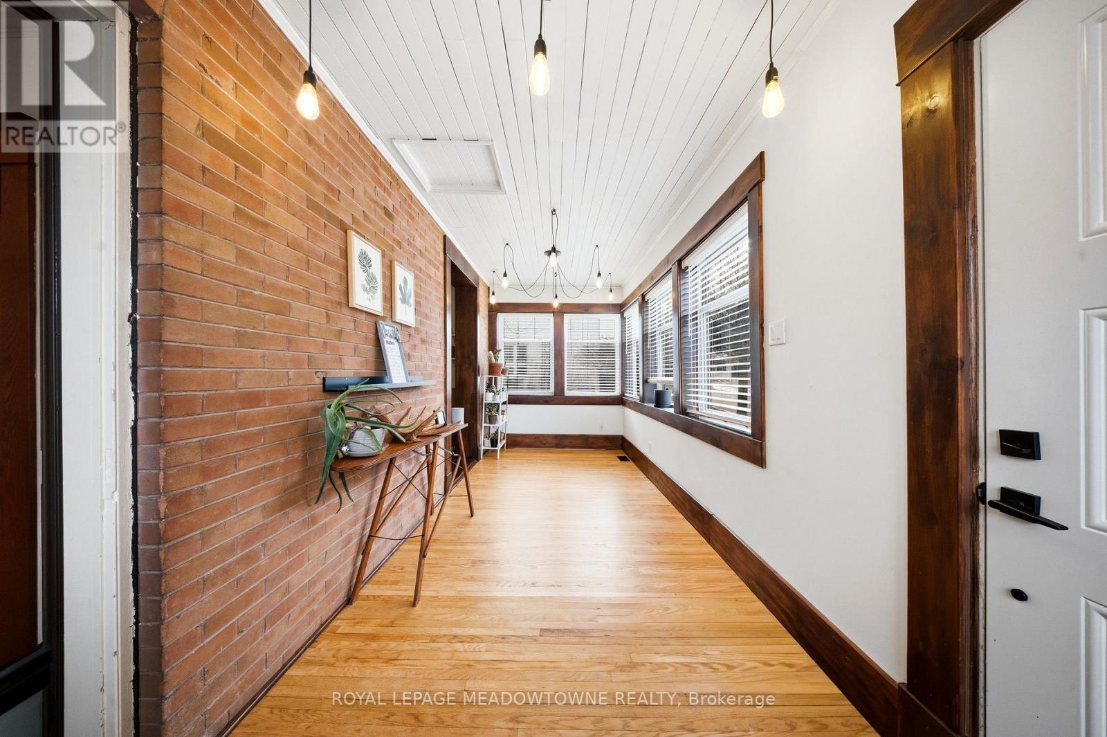 43 Frederick Street, Halton Hills (Ac Acton), Ontario  L7J 2B9 - Photo 9 - W12904000