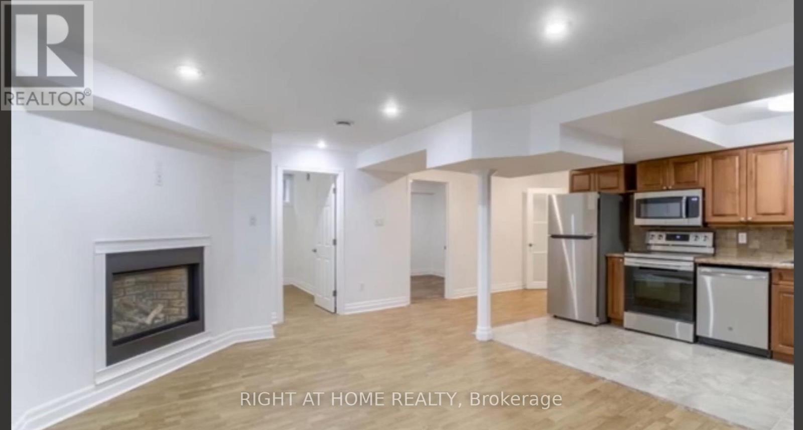 19 Morden Neilson Way, Halton Hills (Georgetown), Ontario  L7G 5Y9 - Photo 2 - W12904670