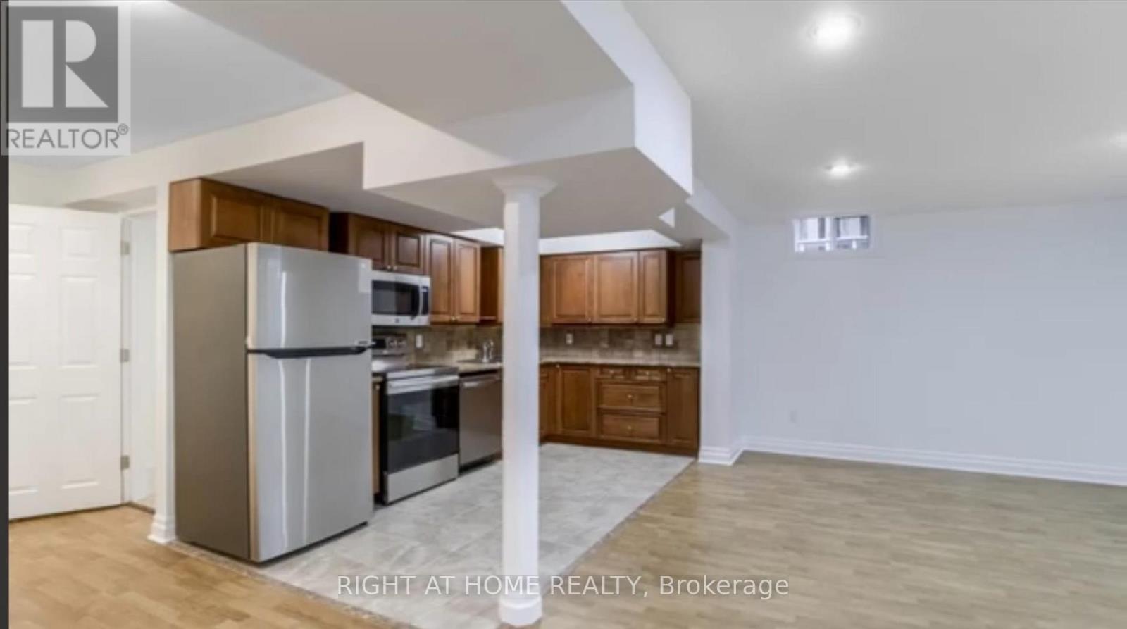 19 Morden Neilson Way, Halton Hills (Georgetown), Ontario  L7G 5Y9 - Photo 3 - W12904670