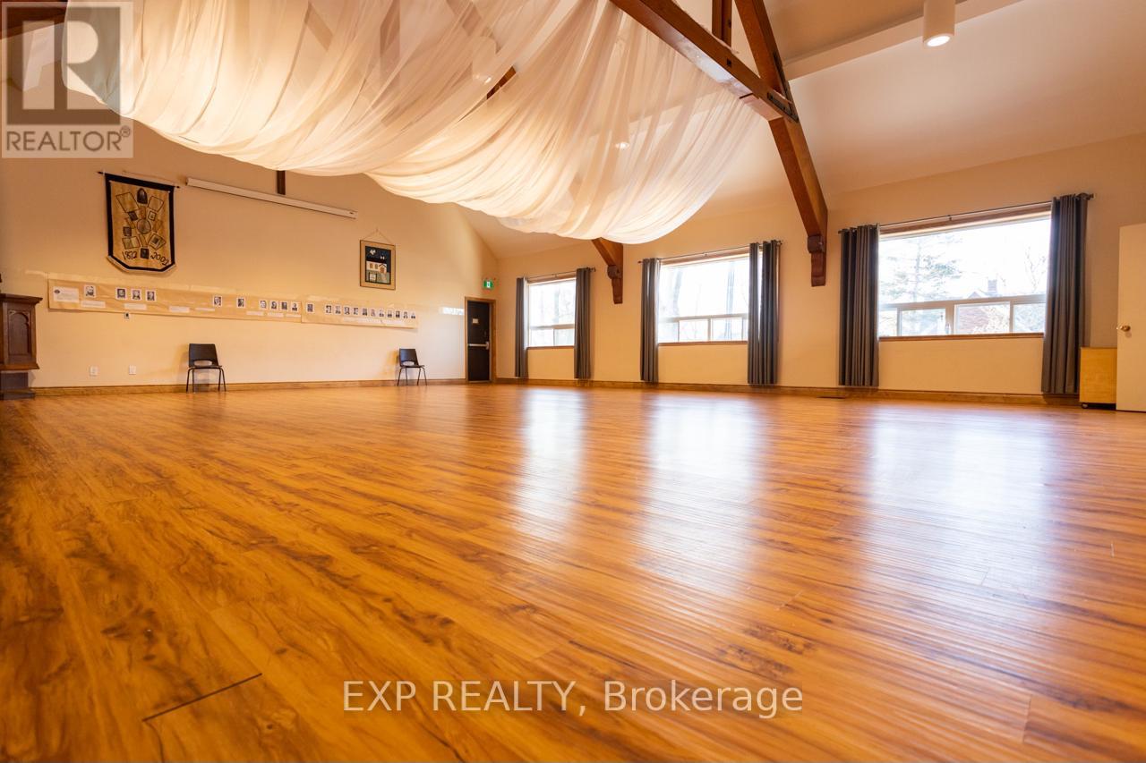 Upper/lower Hall/comm Kit - 19 St Albans Drive, Halton Hills (Ac Acton), Ontario  L7J 1C6 - Photo 1 - W12906896