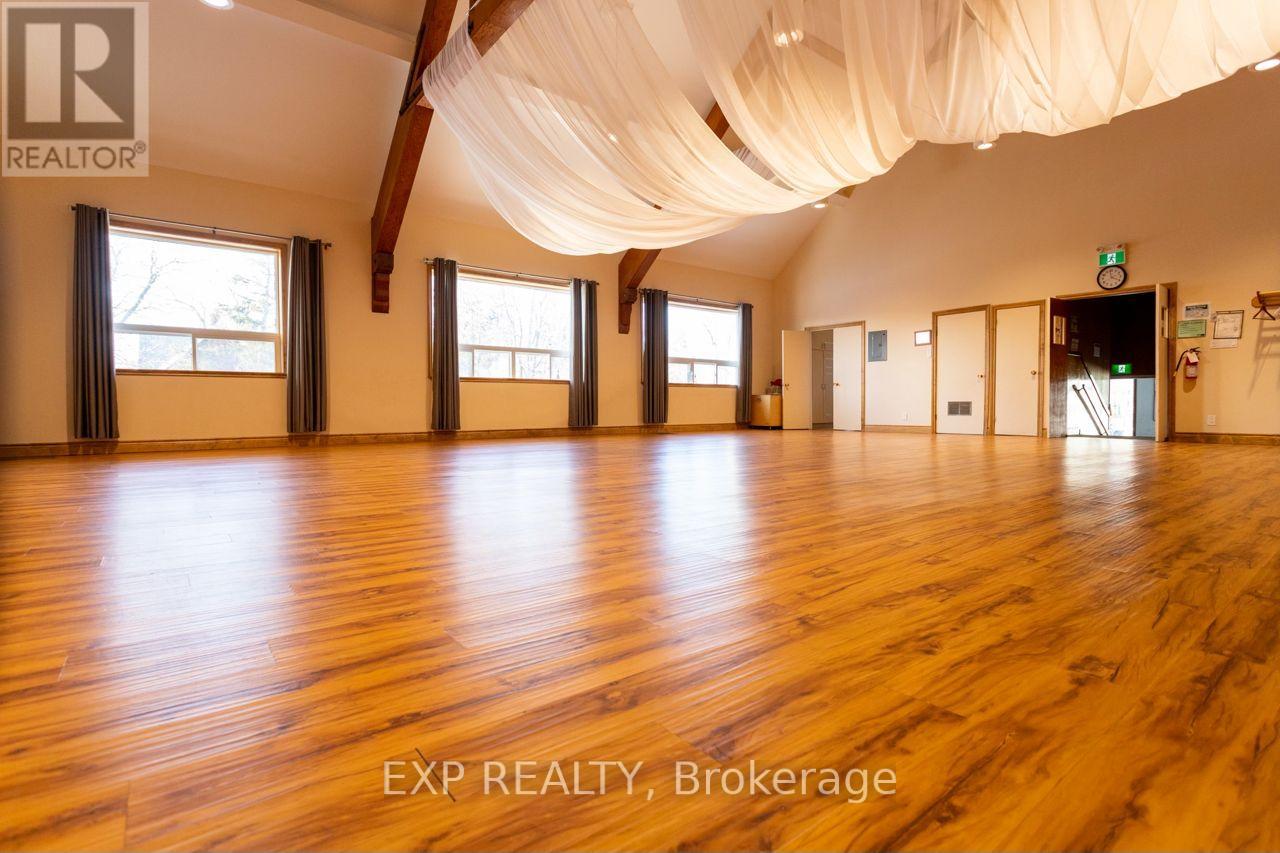 Upper/lower Hall/comm Kit - 19 St Albans Drive, Halton Hills (Ac Acton), Ontario  L7J 1C6 - Photo 2 - W12906896