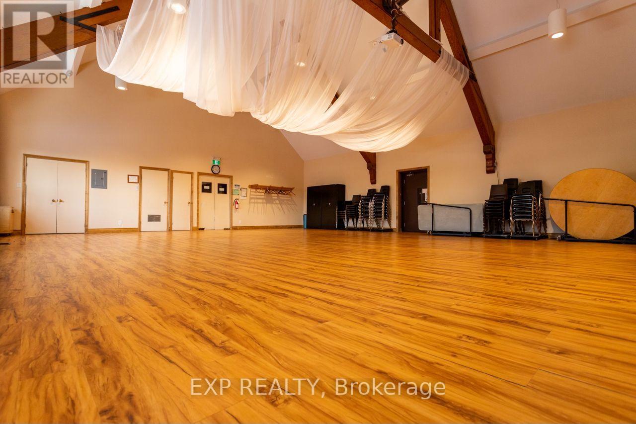 Upper/lower Hall/comm Kit - 19 St Albans Drive, Halton Hills (Ac Acton), Ontario  L7J 1C6 - Photo 3 - W12906896