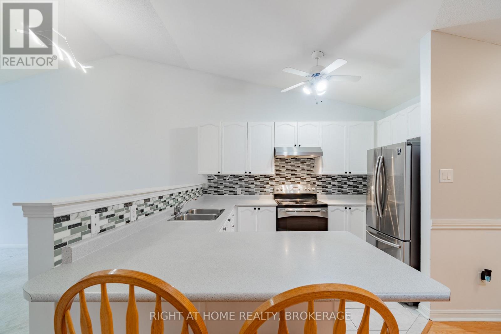 33 Atwood Avenue, Halton Hills (Georgetown), Ontario  L7G 5Z9 - Photo 10 - W12907464