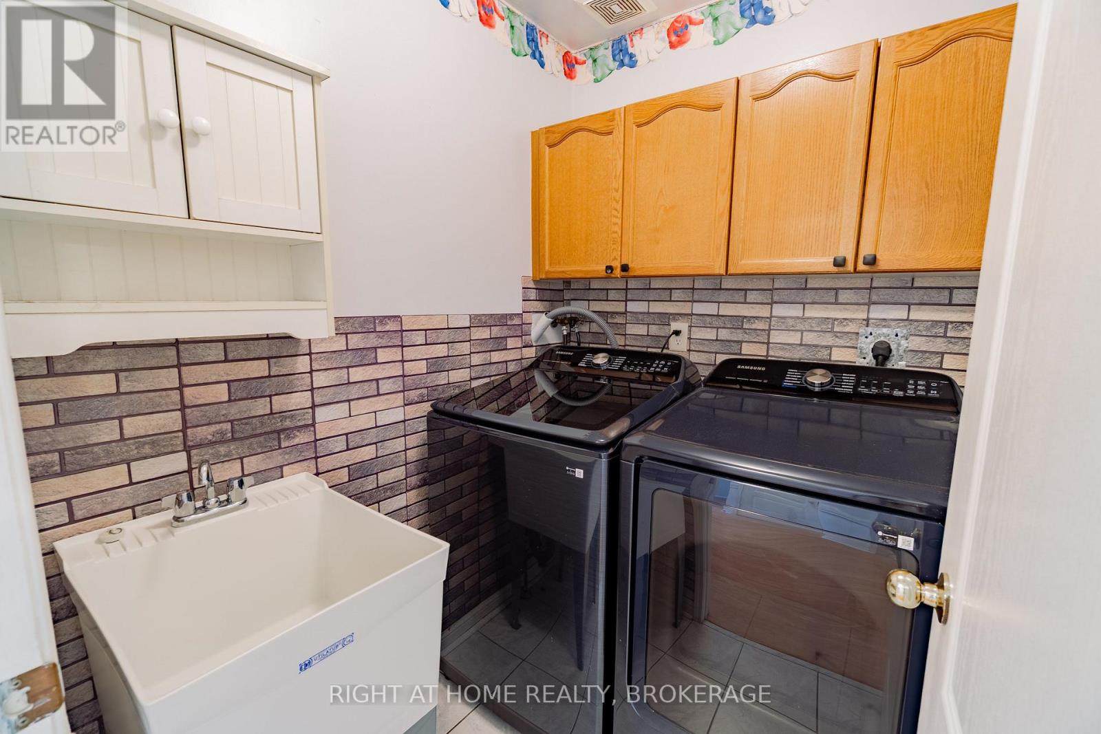 33 Atwood Avenue, Halton Hills (Georgetown), Ontario  L7G 5Z9 - Photo 22 - W12907464