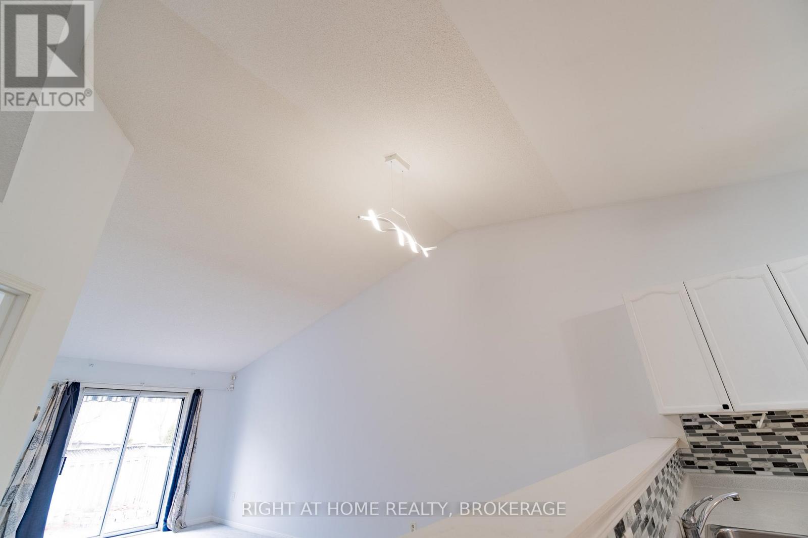 33 Atwood Avenue, Halton Hills (Georgetown), Ontario  L7G 5Z9 - Photo 8 - W12907464