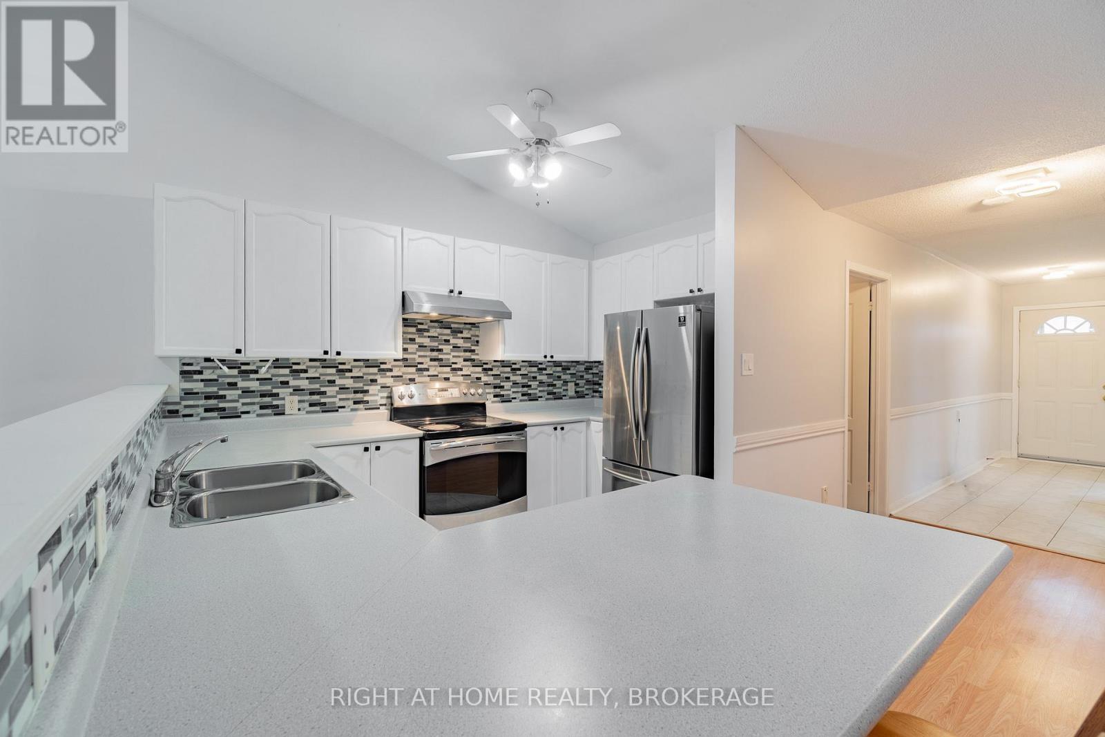 33 Atwood Avenue, Halton Hills (Georgetown), Ontario  L7G 5Z9 - Photo 9 - W12907464