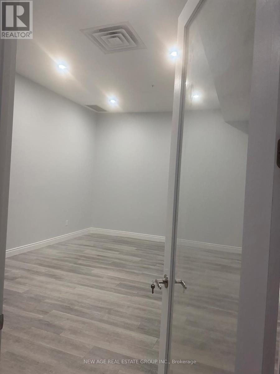 5-208 - 15 Brownridge Road, Halton Hills (Rural Halton Hills), Ontario  L7G 0C6 - Photo 5 - W12907672