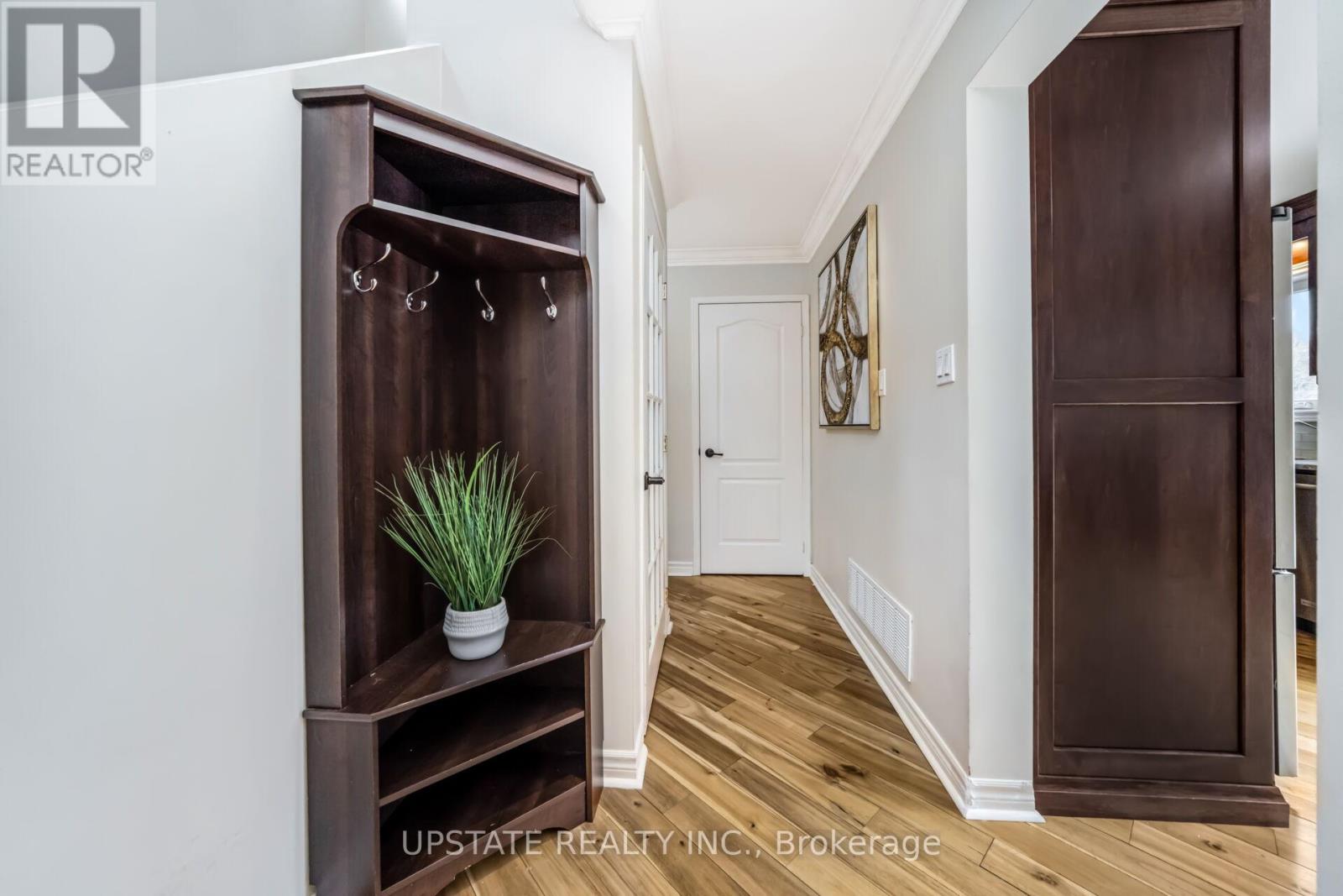 7 Birchway Place, Halton Hills (Ac Acton), Ontario  L7J 2X4 - Photo 13 - W12909638