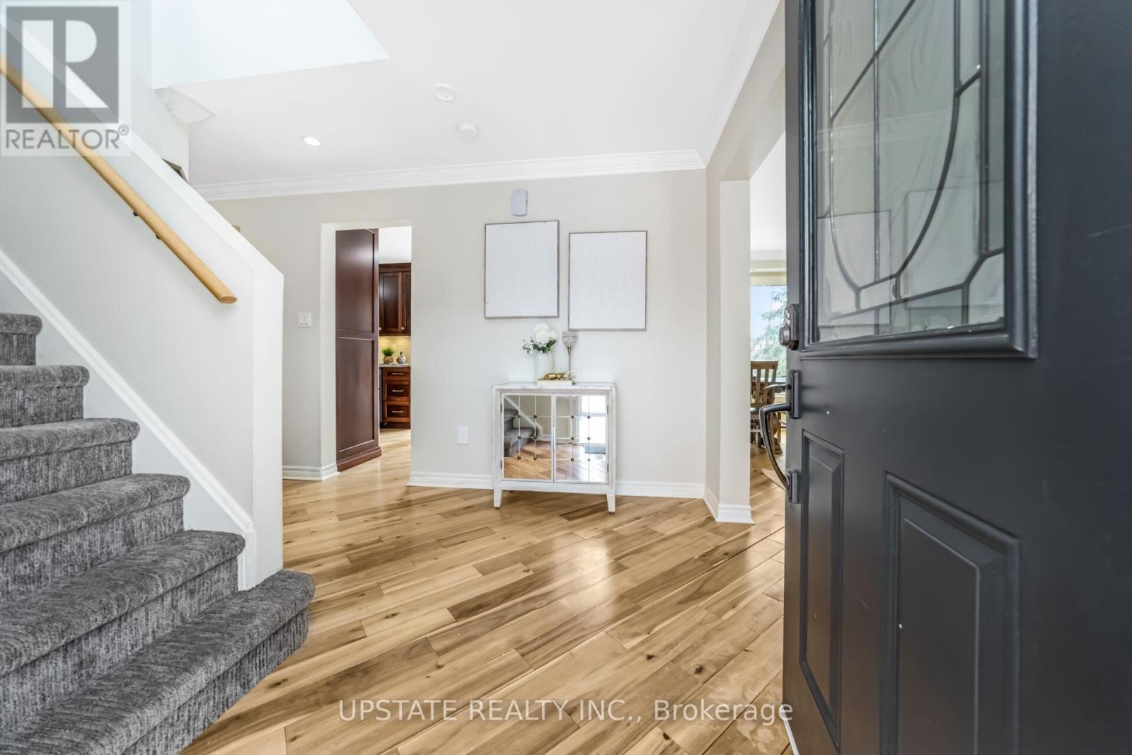 7 Birchway Place, Halton Hills (Ac Acton), Ontario  L7J 2X4 - Photo 3 - W12909638