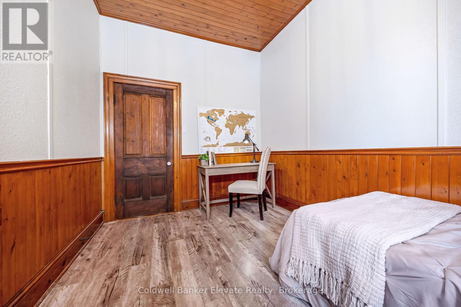 6 Queen Street, Halton Hills (Georgetown), Ontario  L7G 2E4 - Photo 14 - W12909692