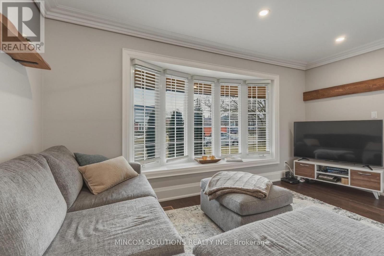 5 Rosefield Drive, Halton Hills (Georgetown), Ontario  L7G 4R2 - Photo 11 - W12914502