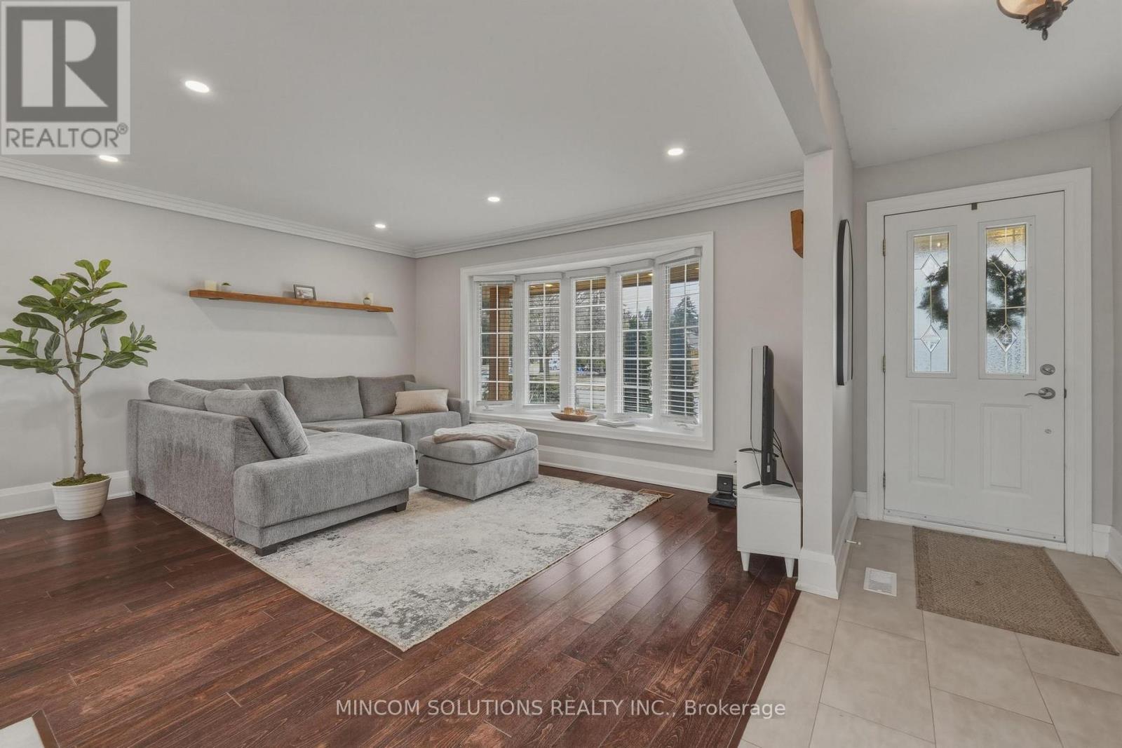 5 Rosefield Drive, Halton Hills (Georgetown), Ontario  L7G 4R2 - Photo 9 - W12914502