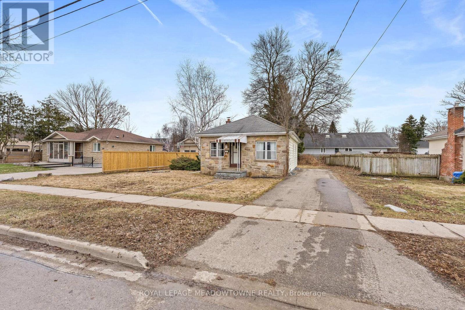 48 King Street, Halton Hills (Georgetown), Ontario  L7G 2G4 - Photo 3 - W12915078