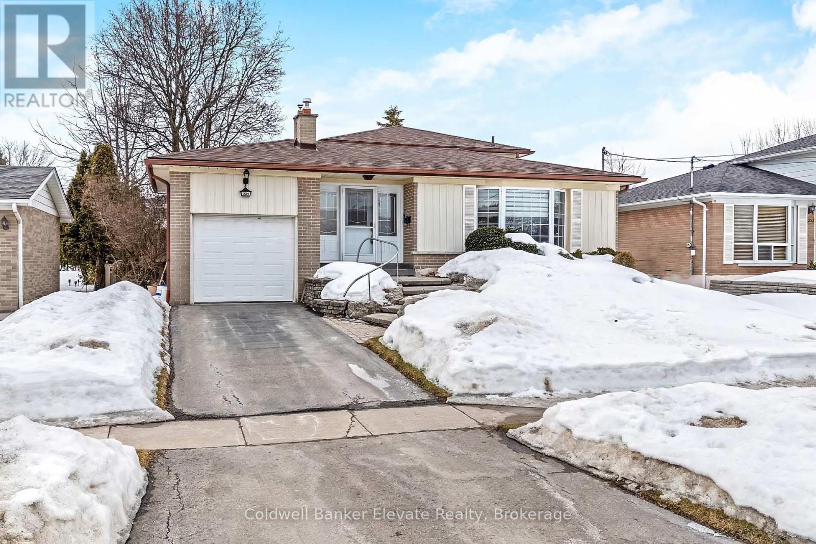 234 Delrex Boulevard, Halton Hills (Georgetown), Ontario  L7G 4E9 - Photo 2 - W12916238