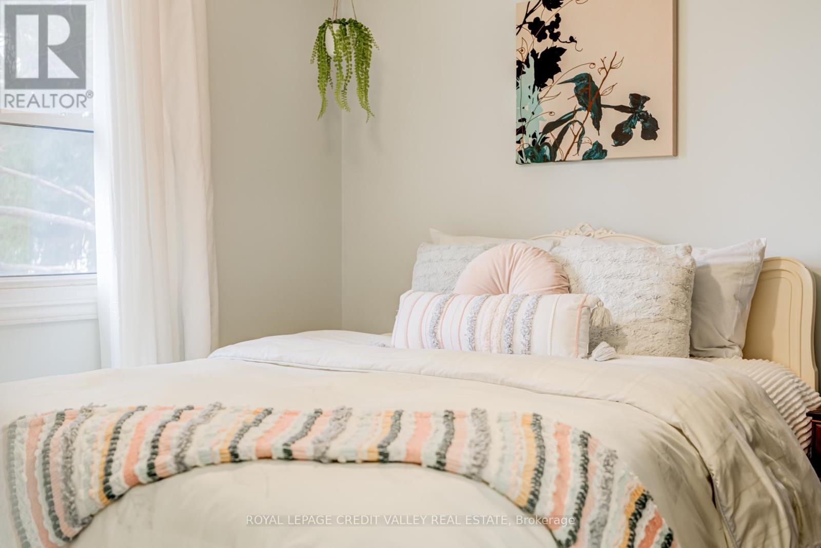 97 Kingham Road, Halton Hills (Ac Acton), Ontario  L7J 1S3 - Photo 15 - W12918560