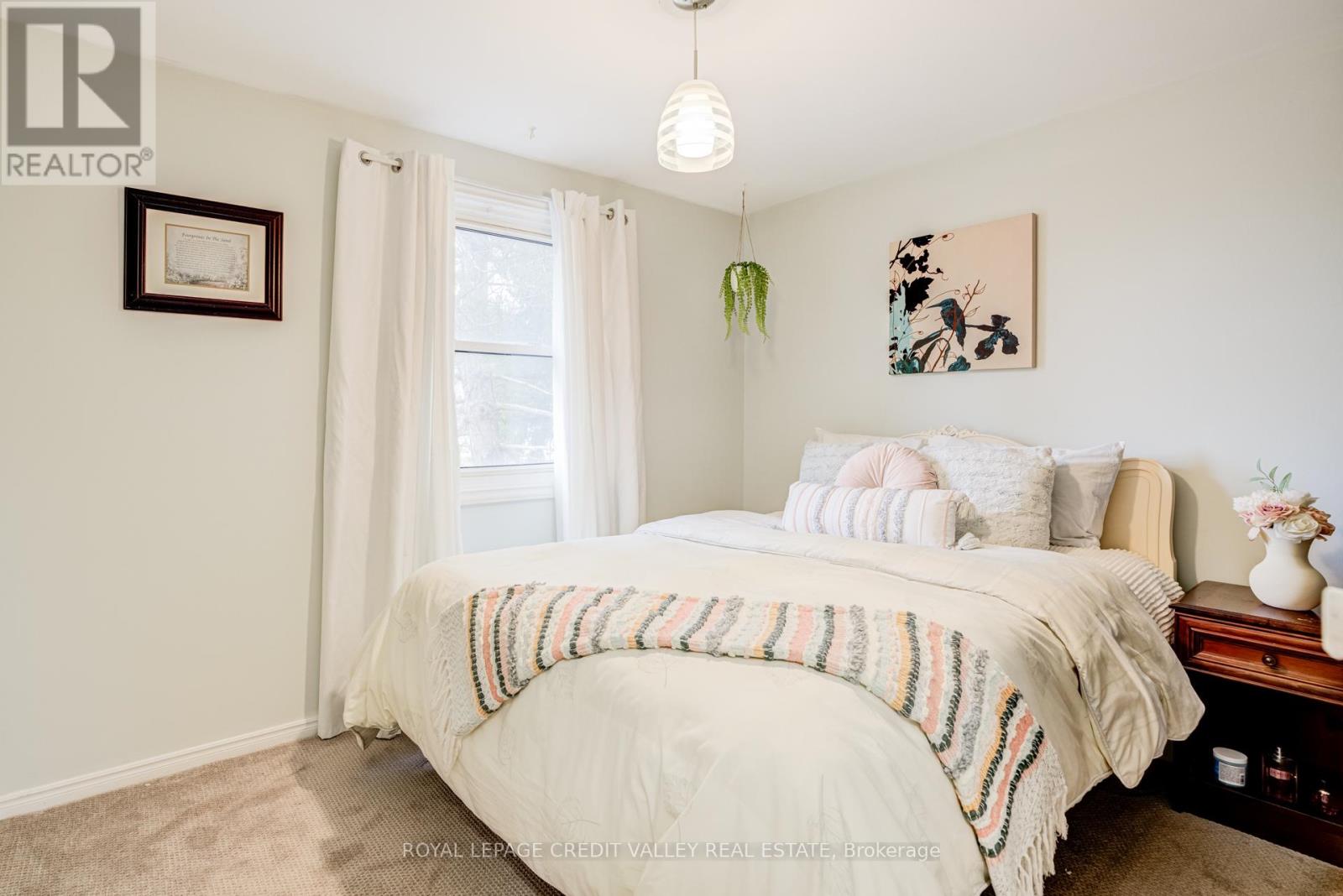 97 Kingham Road, Halton Hills (Ac Acton), Ontario  L7J 1S3 - Photo 16 - W12918560