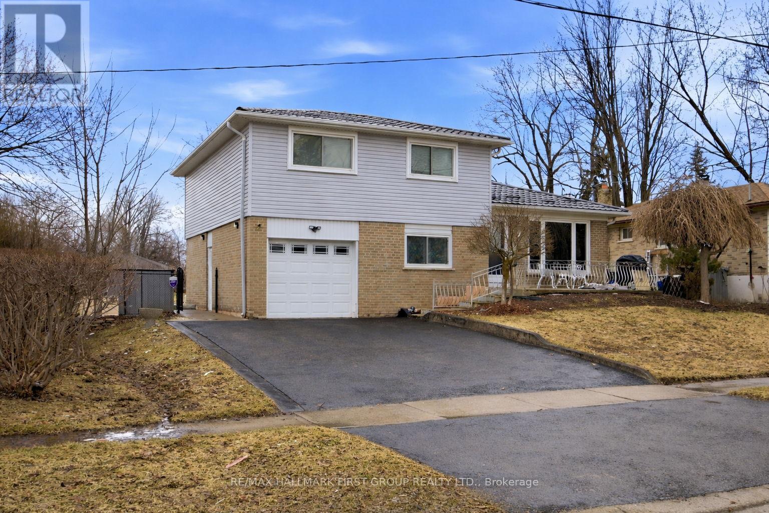 7 Dawson Crescent, Halton Hills (Georgetown), Ontario  L7G 1H3 - Photo 1 - W12919866