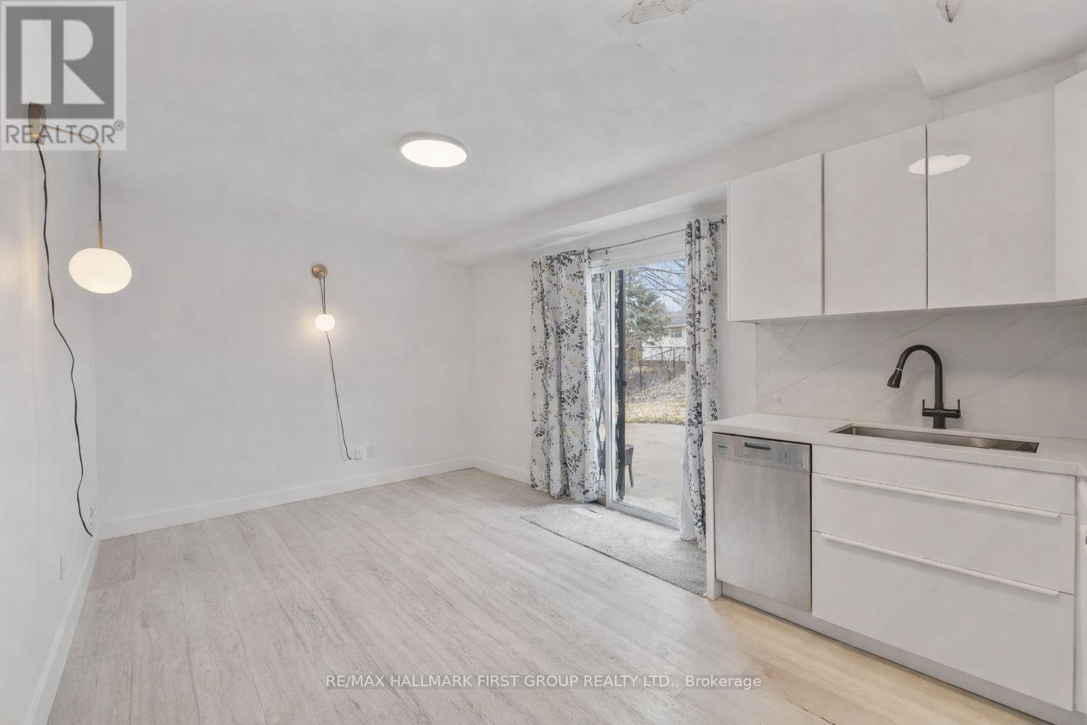 7 Dawson Crescent, Halton Hills (Georgetown), Ontario  L7G 1H3 - Photo 12 - W12919866