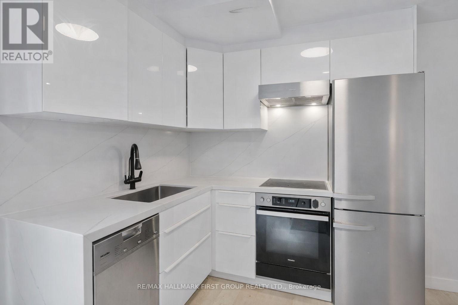 7 Dawson Crescent, Halton Hills (Georgetown), Ontario  L7G 1H3 - Photo 13 - W12919866