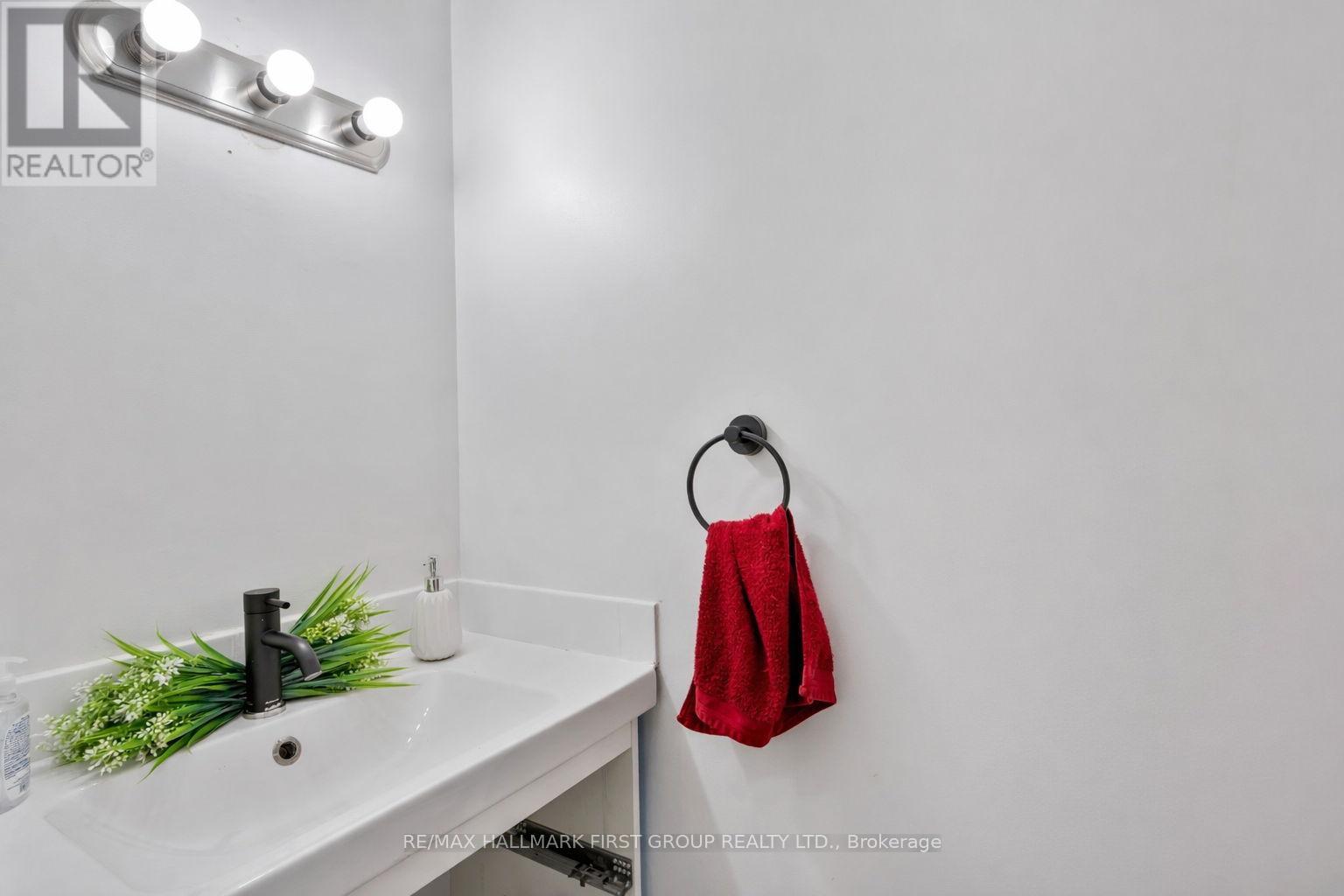 7 Dawson Crescent, Halton Hills (Georgetown), Ontario  L7G 1H3 - Photo 14 - W12919866