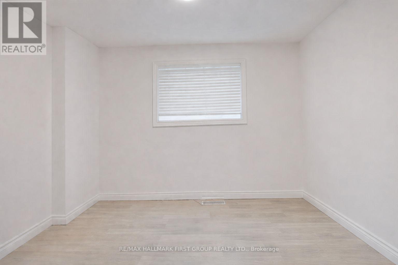 7 Dawson Crescent, Halton Hills (Georgetown), Ontario  L7G 1H3 - Photo 15 - W12919866