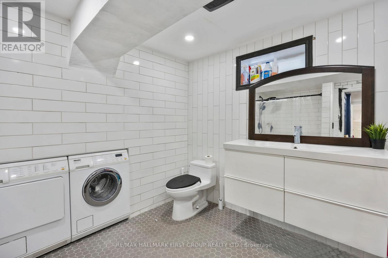 7 Dawson Crescent, Halton Hills (Georgetown), Ontario  L7G 1H3 - Photo 17 - W12919866