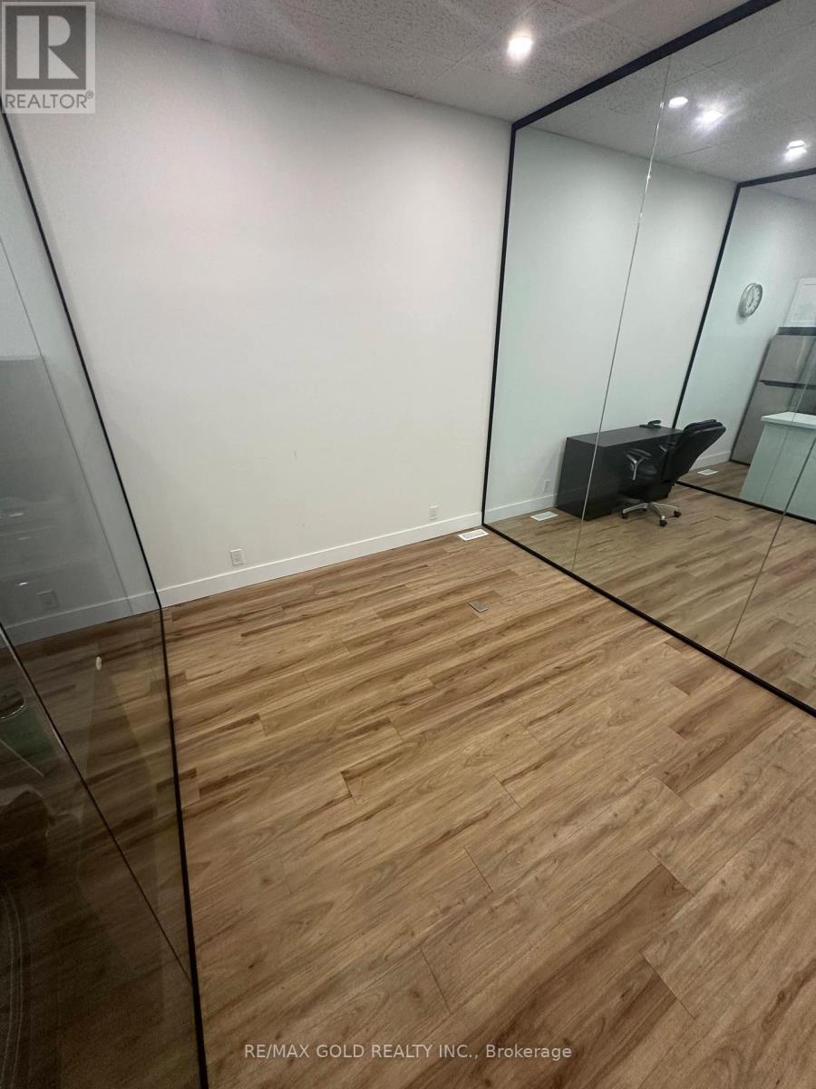 2 - 136 Guelph Street, Halton Hills (Georgetown), Ontario  L7G 4A1 - Photo 3 - W12919992