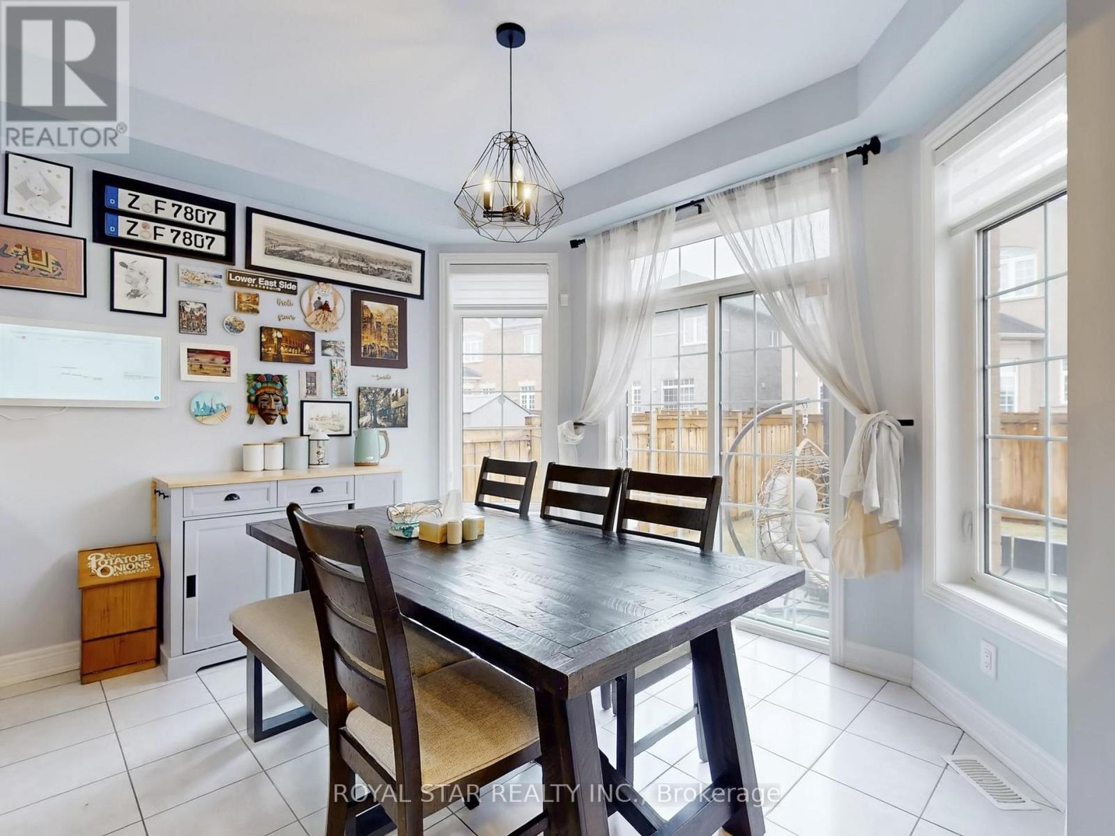 20 Walworth Street, Halton Hills (Georgetown), Ontario  L7G 0N5 - Photo 10 - W12920698