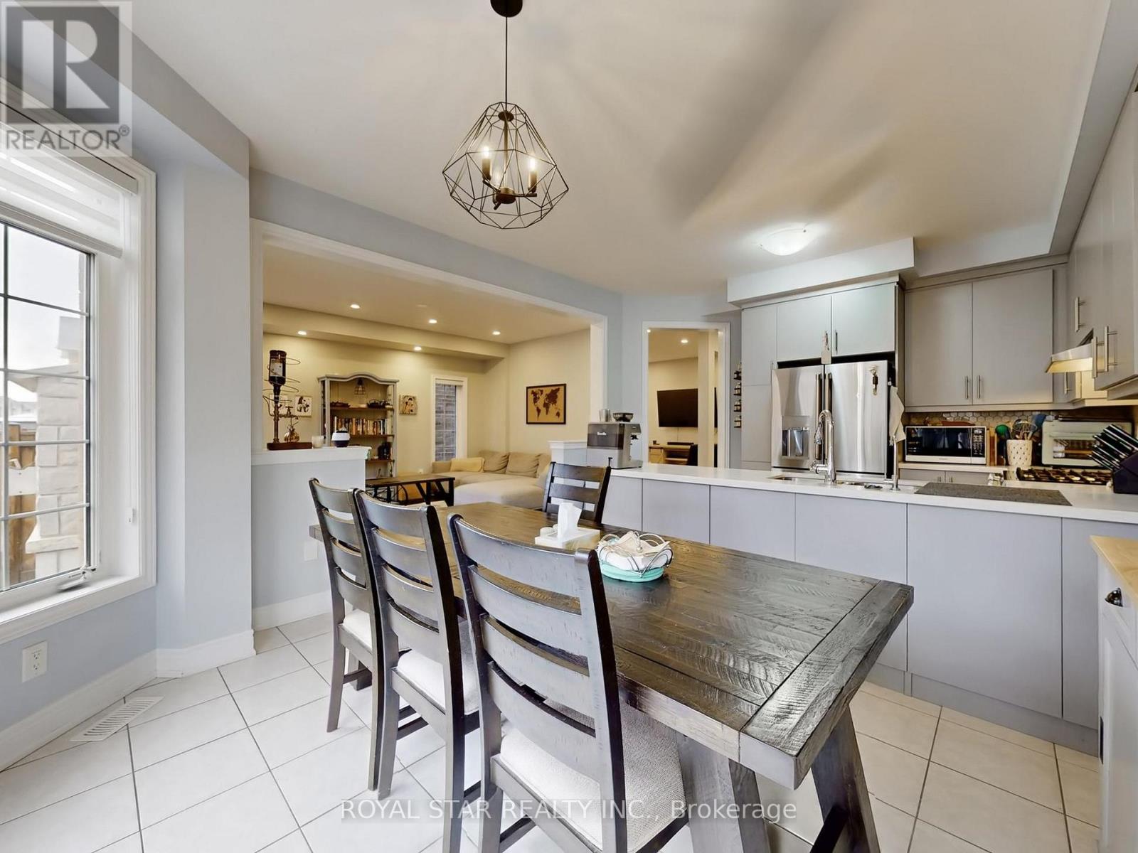 20 Walworth Street, Halton Hills (Georgetown), Ontario  L7G 0N5 - Photo 11 - W12920698