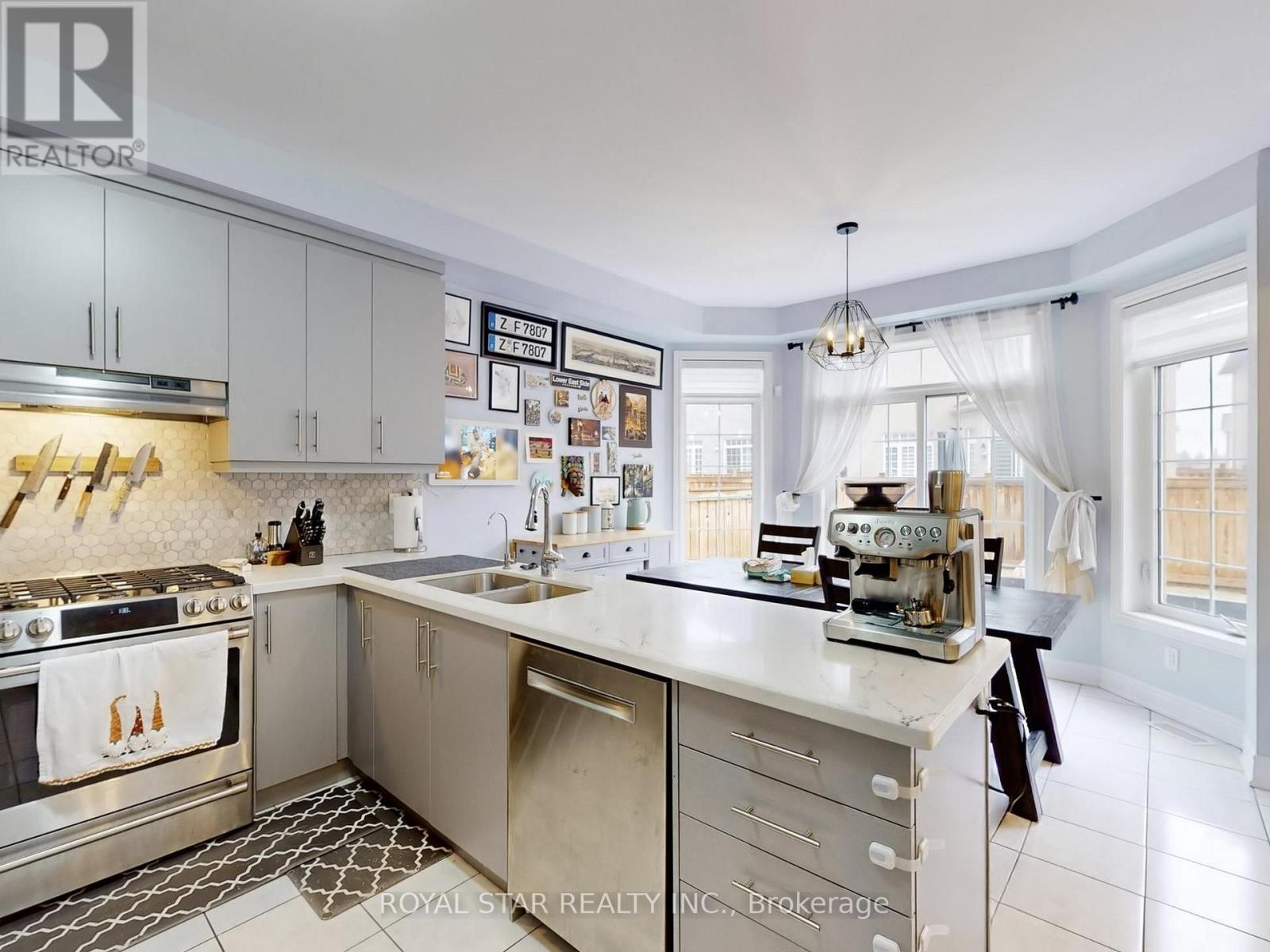 20 Walworth Street, Halton Hills (Georgetown), Ontario  L7G 0N5 - Photo 13 - W12920698