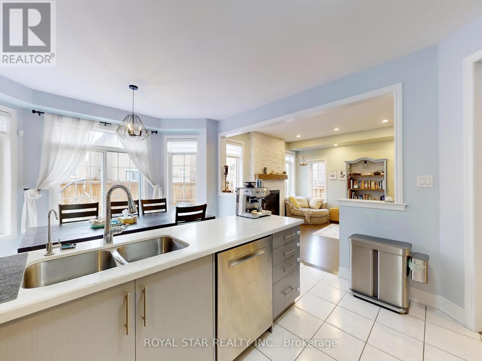 20 Walworth Street, Halton Hills (Georgetown), Ontario  L7G 0N5 - Photo 14 - W12920698