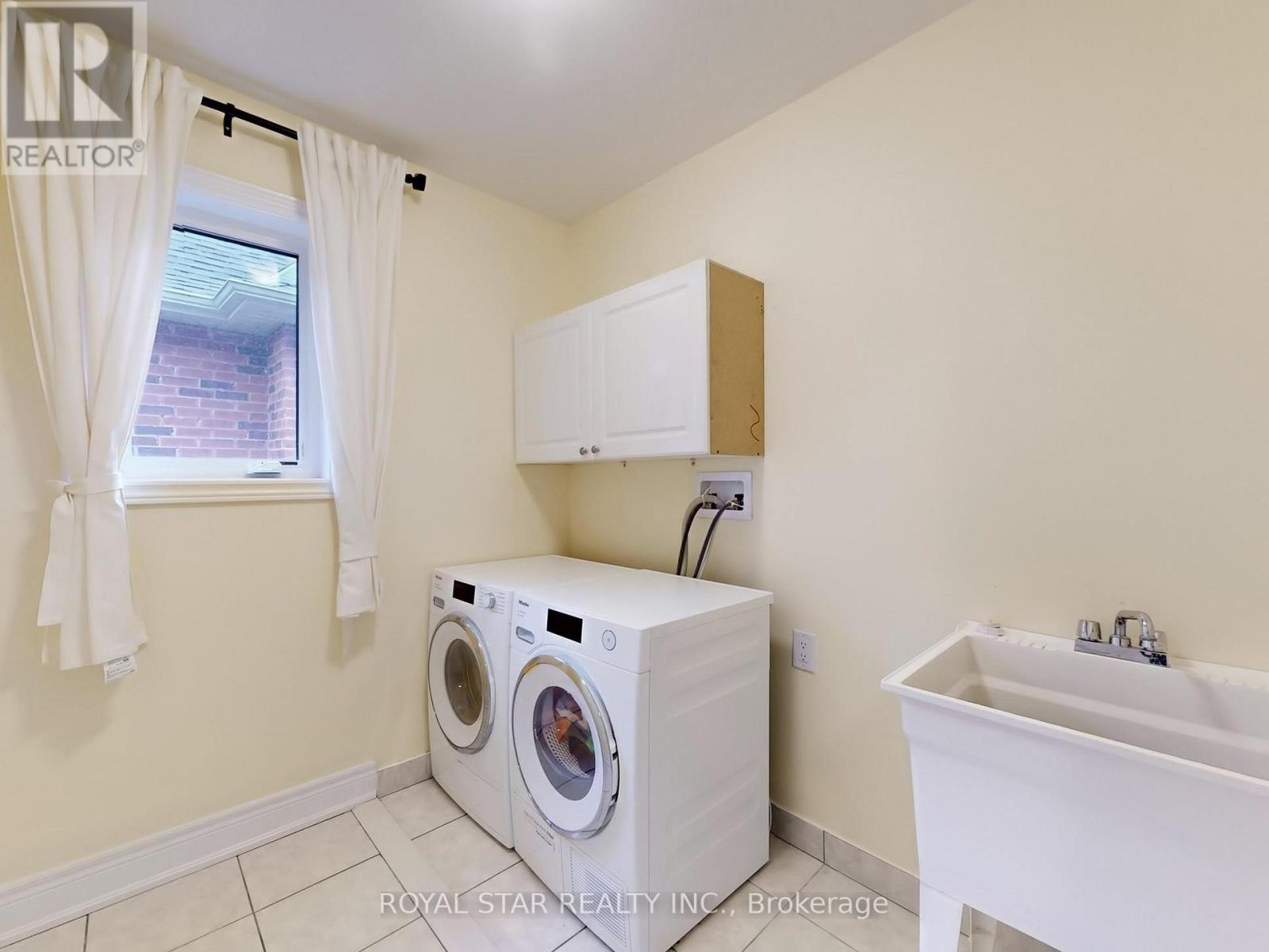 20 Walworth Street, Halton Hills (Georgetown), Ontario  L7G 0N5 - Photo 33 - W12920698