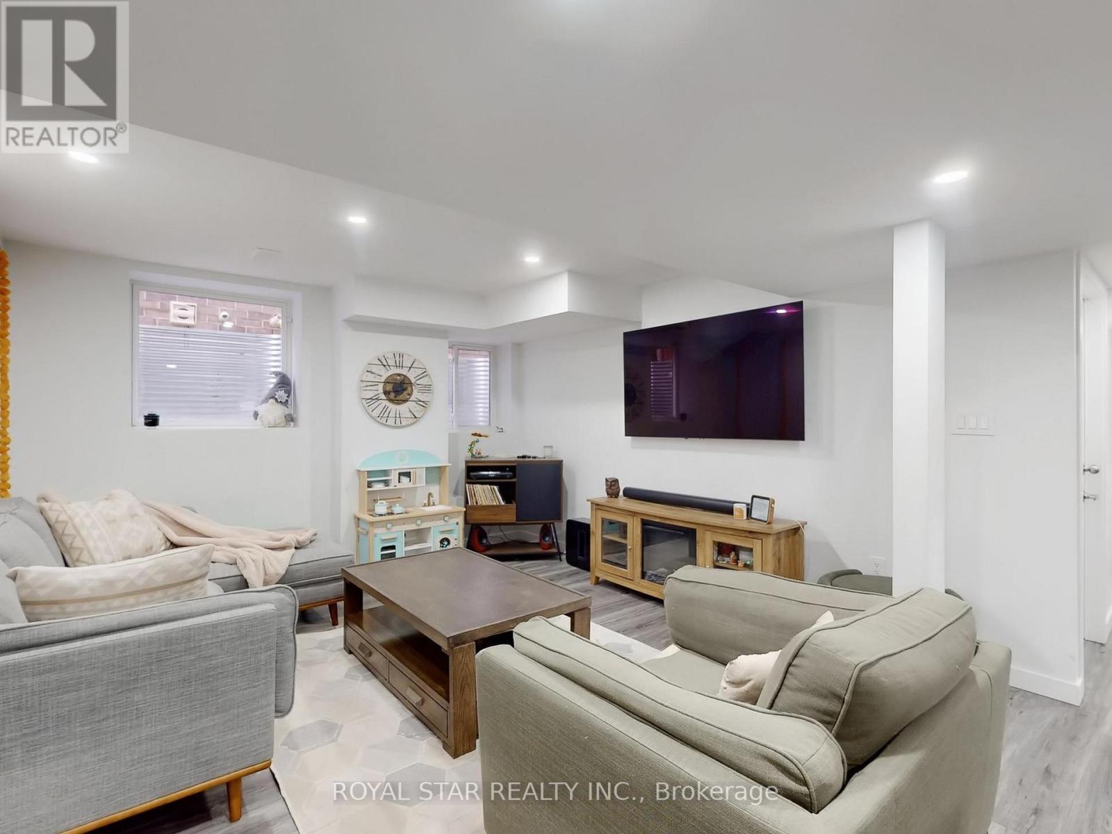 20 Walworth Street, Halton Hills (Georgetown), Ontario  L7G 0N5 - Photo 37 - W12920698